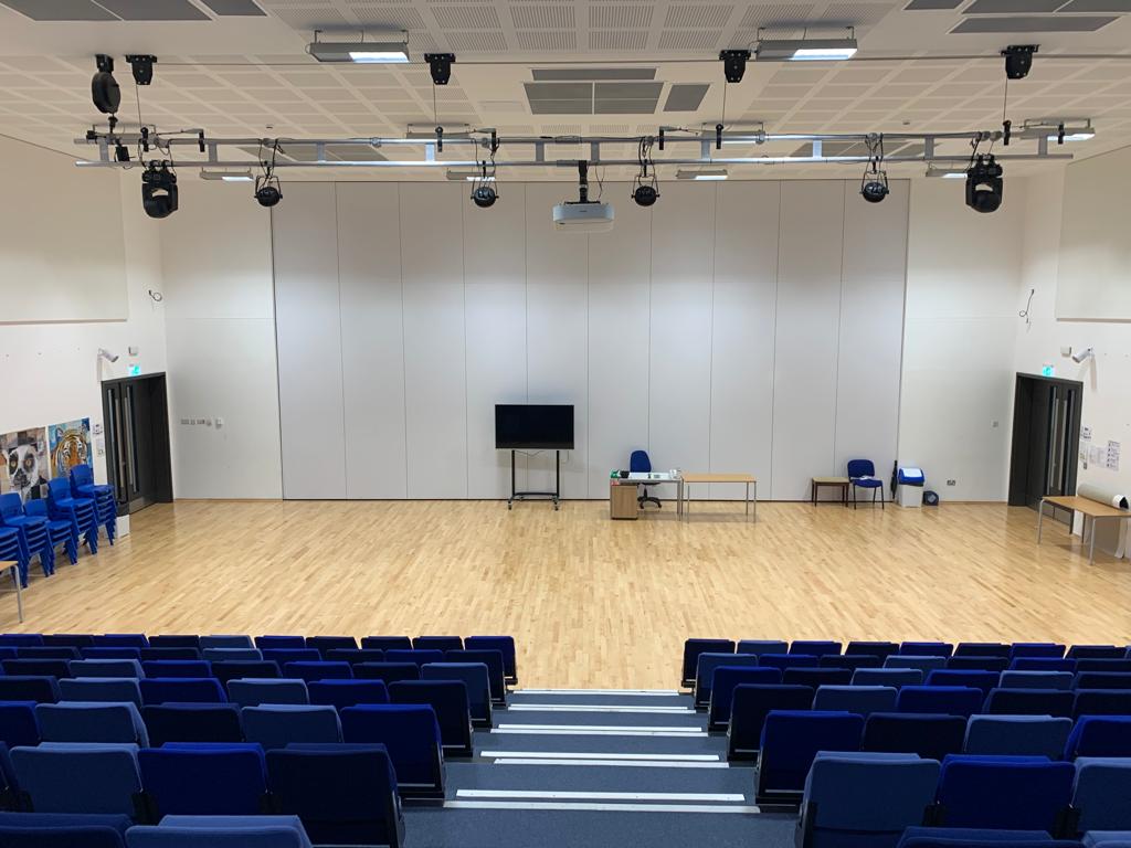 Movable walls in halls